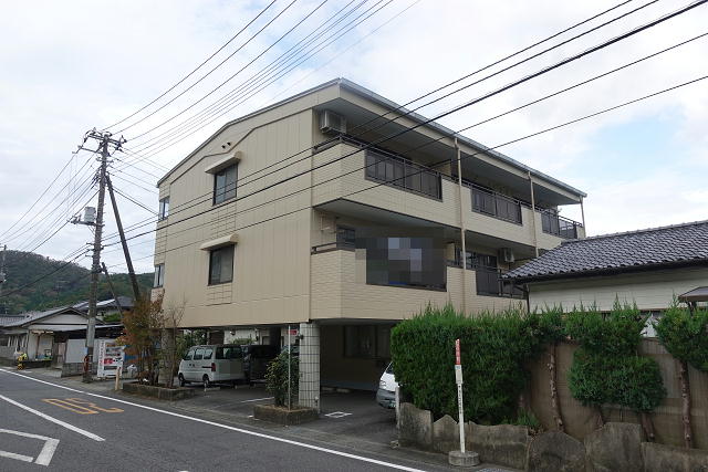 伊豆市熊坂にあるアパート3LDKの建物外観写真